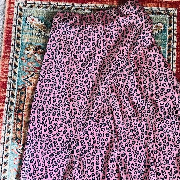 Dresses & Skirts - Pink cheetah print midi skirt